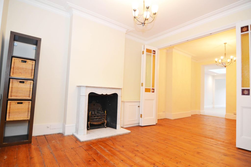 Property photo 3 of 10 Front
