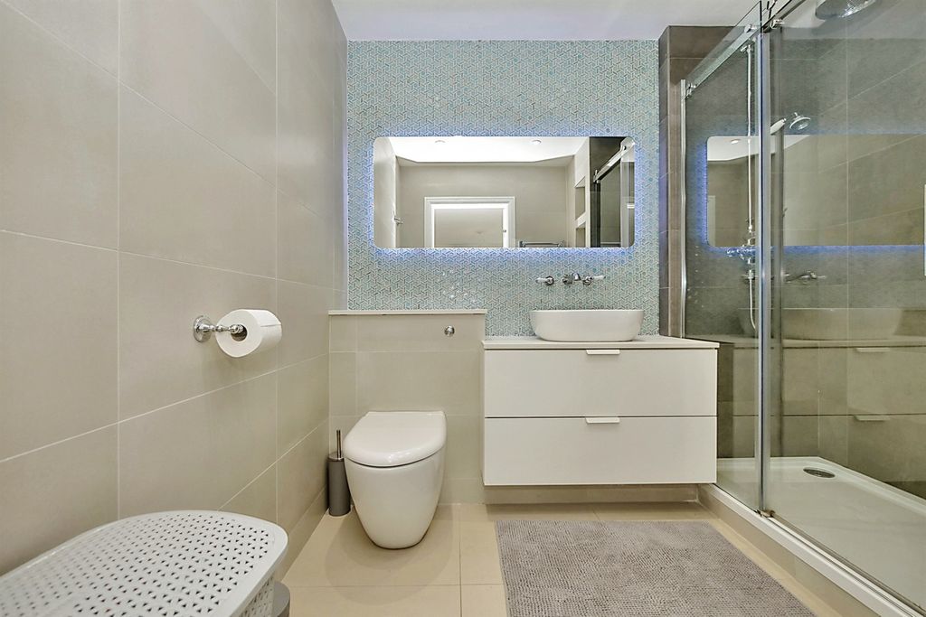 Property photo 2 of 12 Bathroom