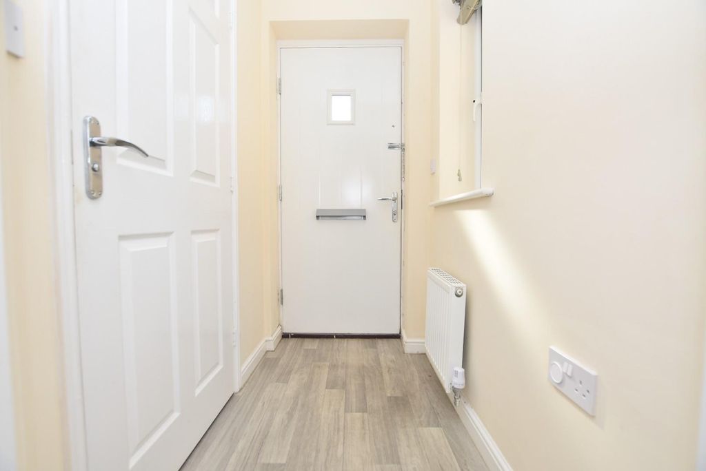 Property photo 2 of 16 Ent Hall.Jpg