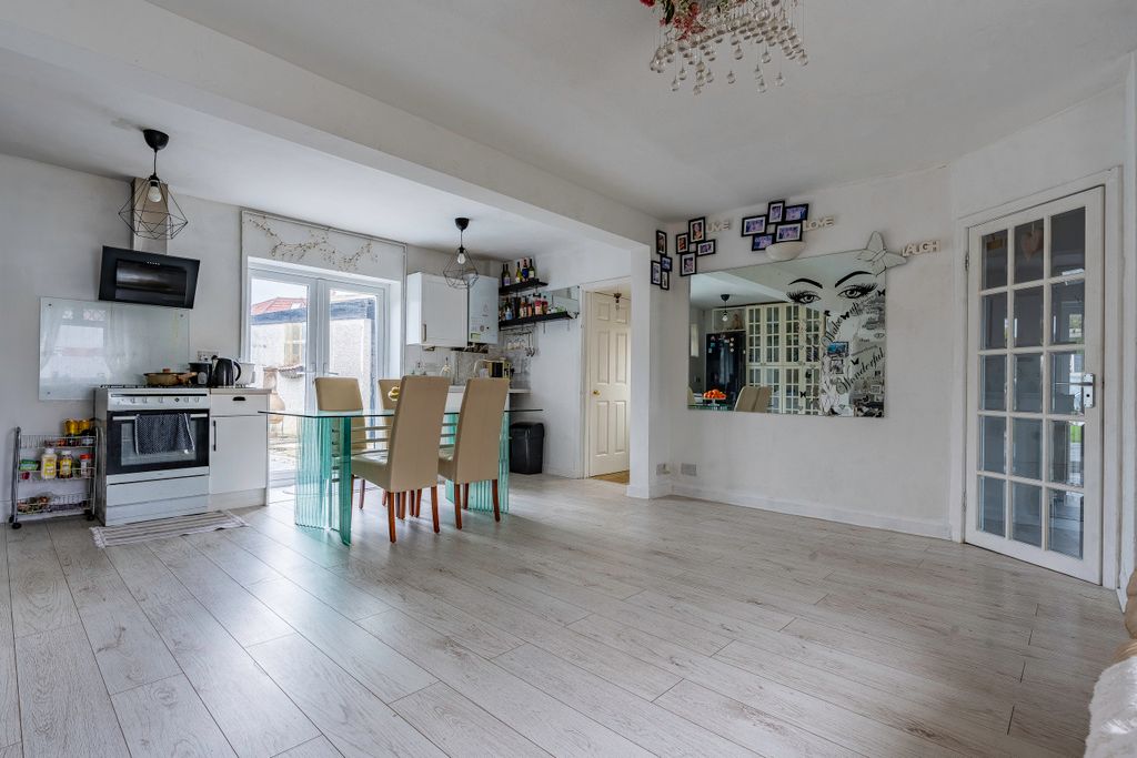 Property photo 3 of 19 Photo 3