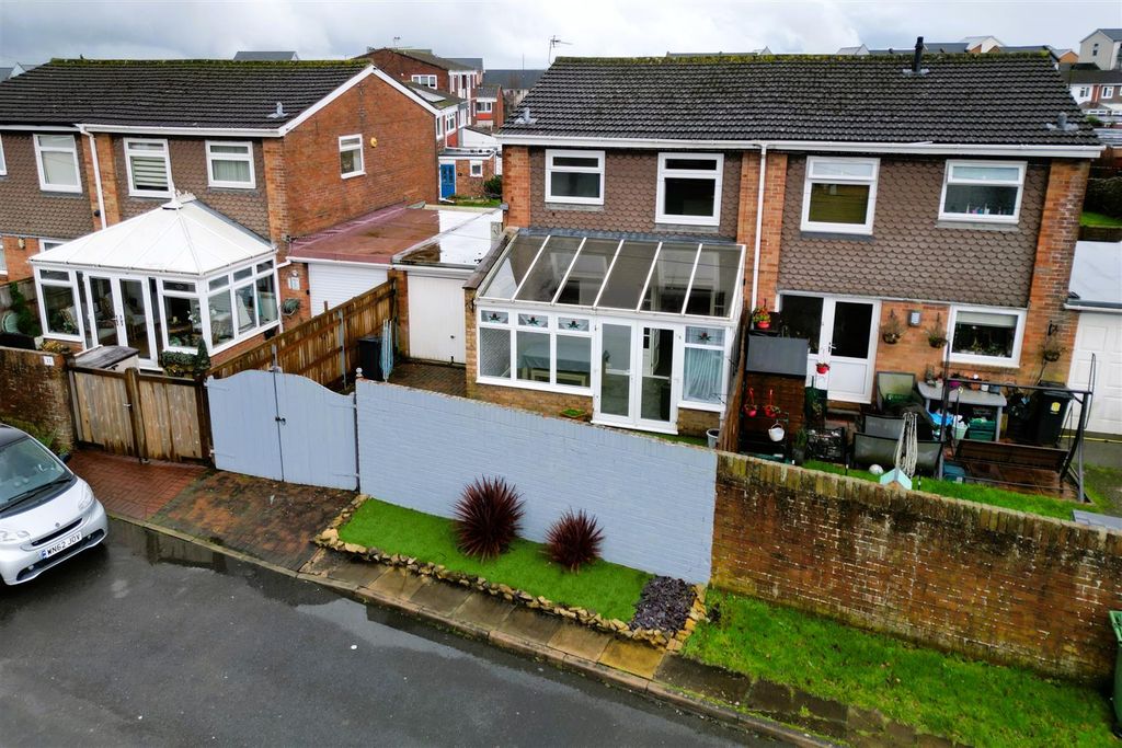 Property photo 2 of 22 10 Sycamore Drive, Patchway, Bristol Bs34 5Dh | Fr