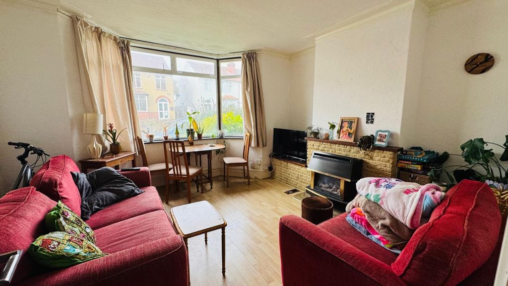 Property photo 3 of 9 Lounge.Jpeg