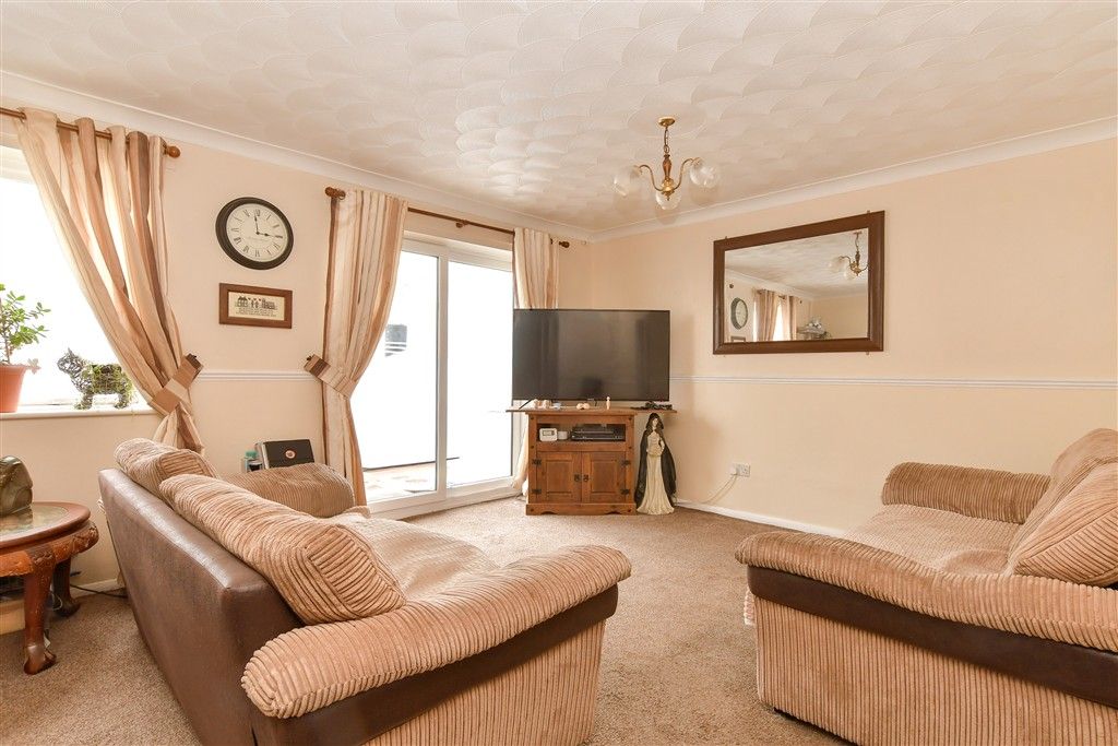 Property photo 3 of 10 Lounge