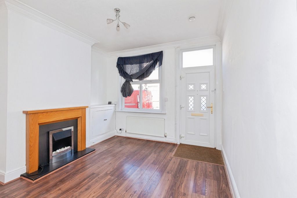 Property photo 2 of 15 Pbox-Img.Jpg