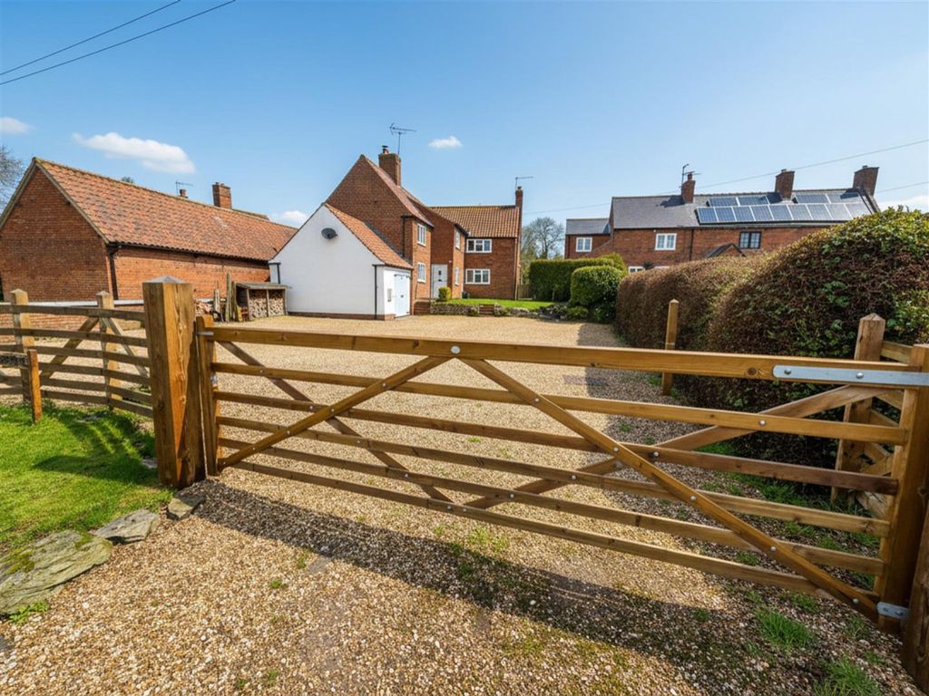 Property photo 2 of 21 12_Croftways - Gates.Jpg