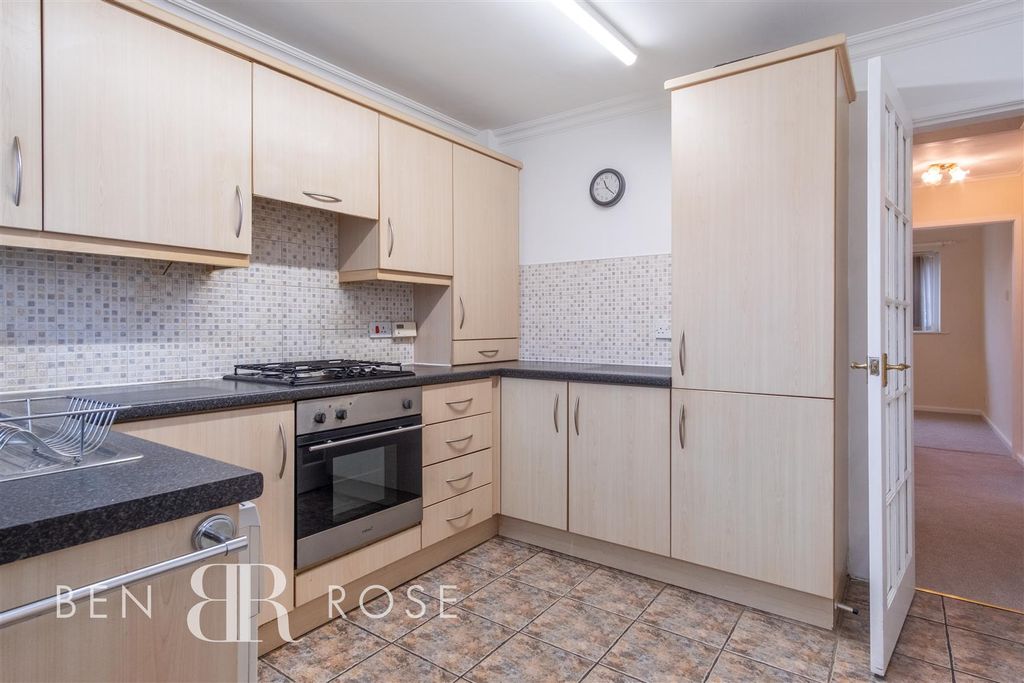 Property photo 3 of 21 Kitchen