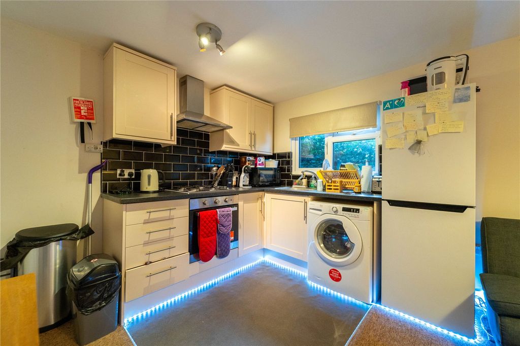 Property photo 2 of 14 Picture No. 12