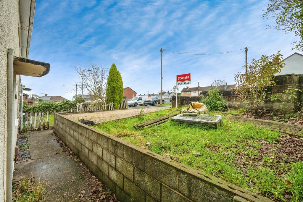 Property photo 2 of 11