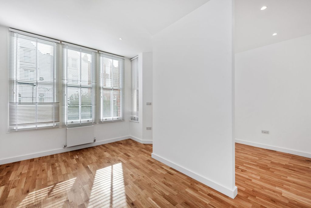 Property photo 1 of 12 Living_Room