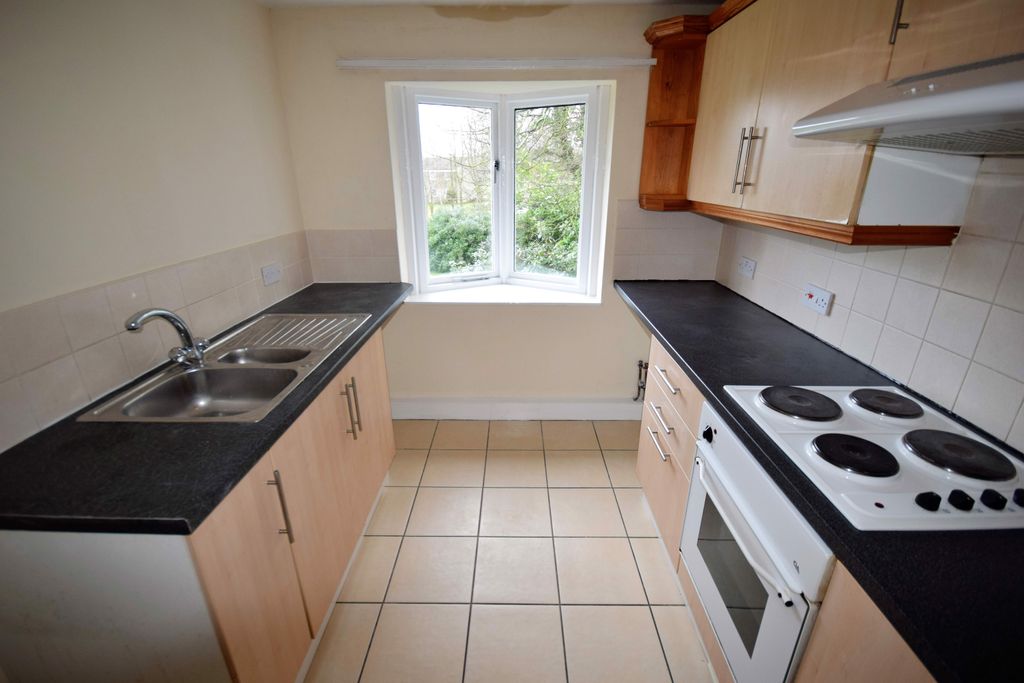 Property photo 2 of 12 Kitchen