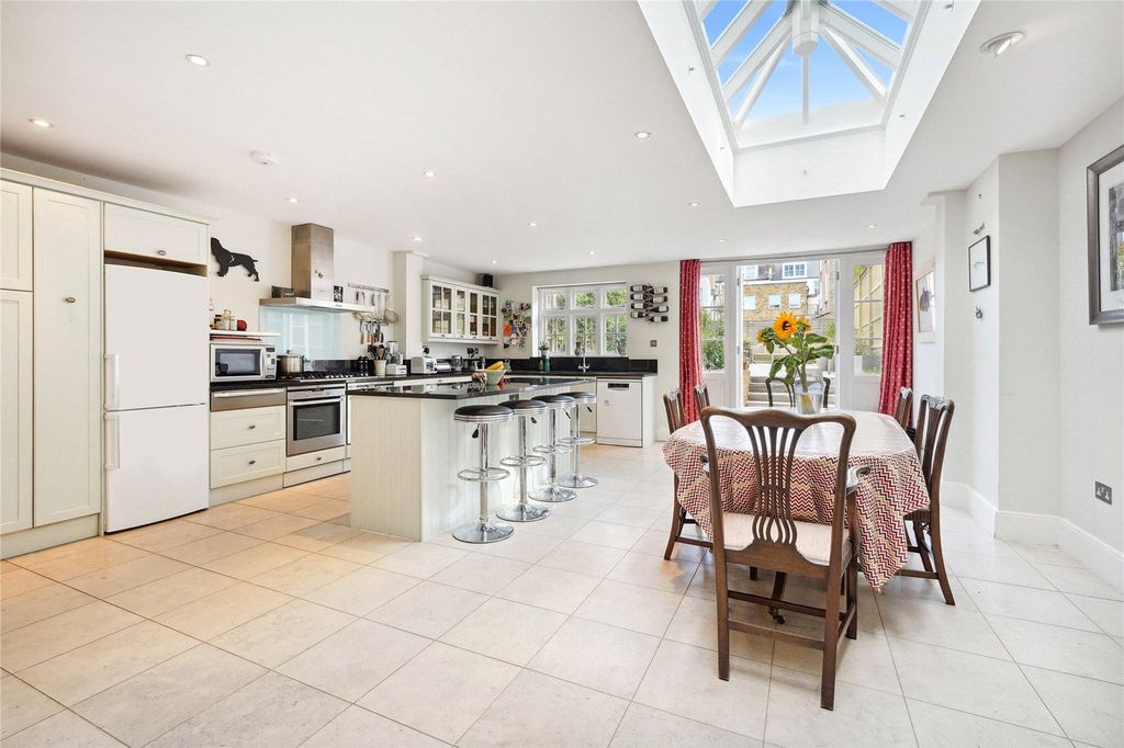 Property photo 2 of 12 Kitchen