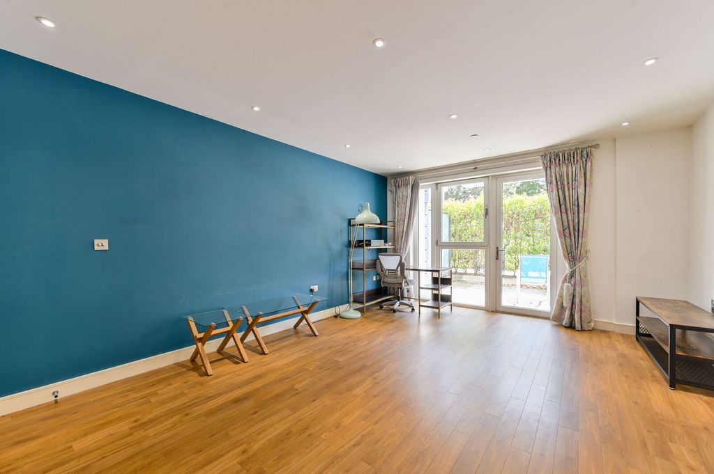 Property photo 1 of 17