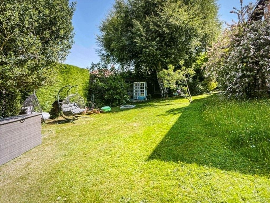 Property photo 2 of 29 Garden