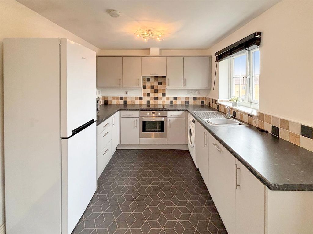 Property photo 3 of 17 Fitted Dining Kitchen: