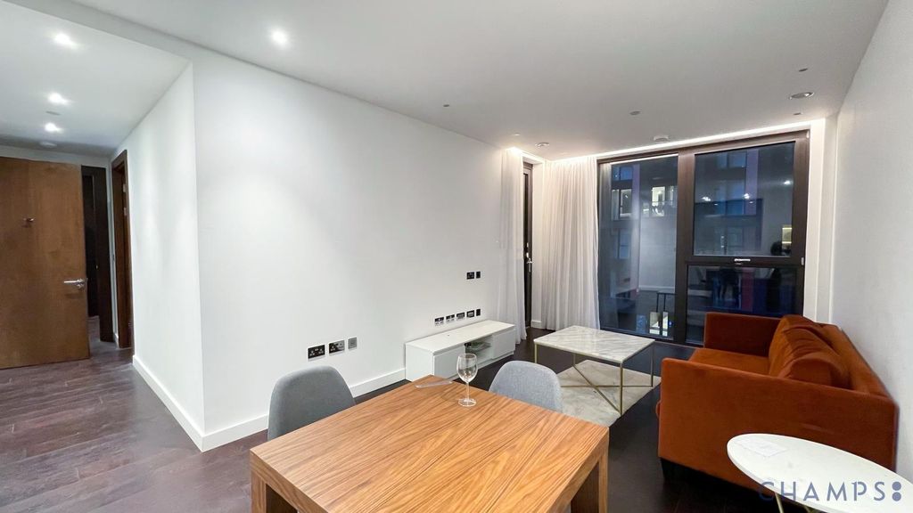 Property photo 1 of 11 2 Bedroom Apartment To Let