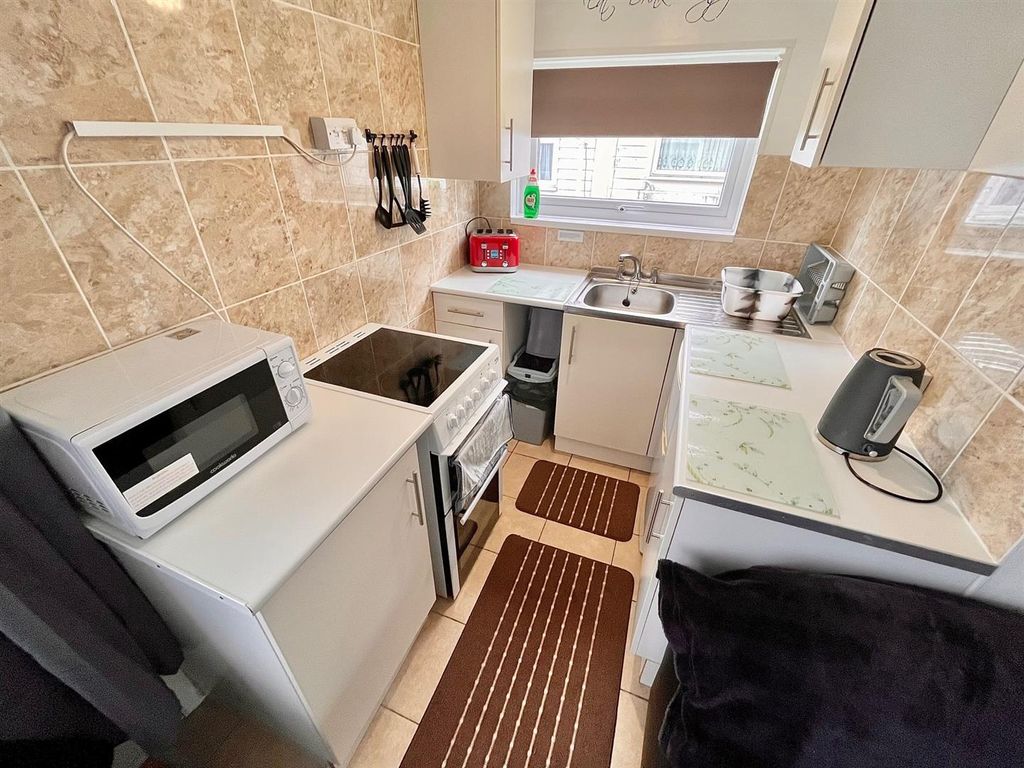 Property photo 3 of 11 Kitchen Area