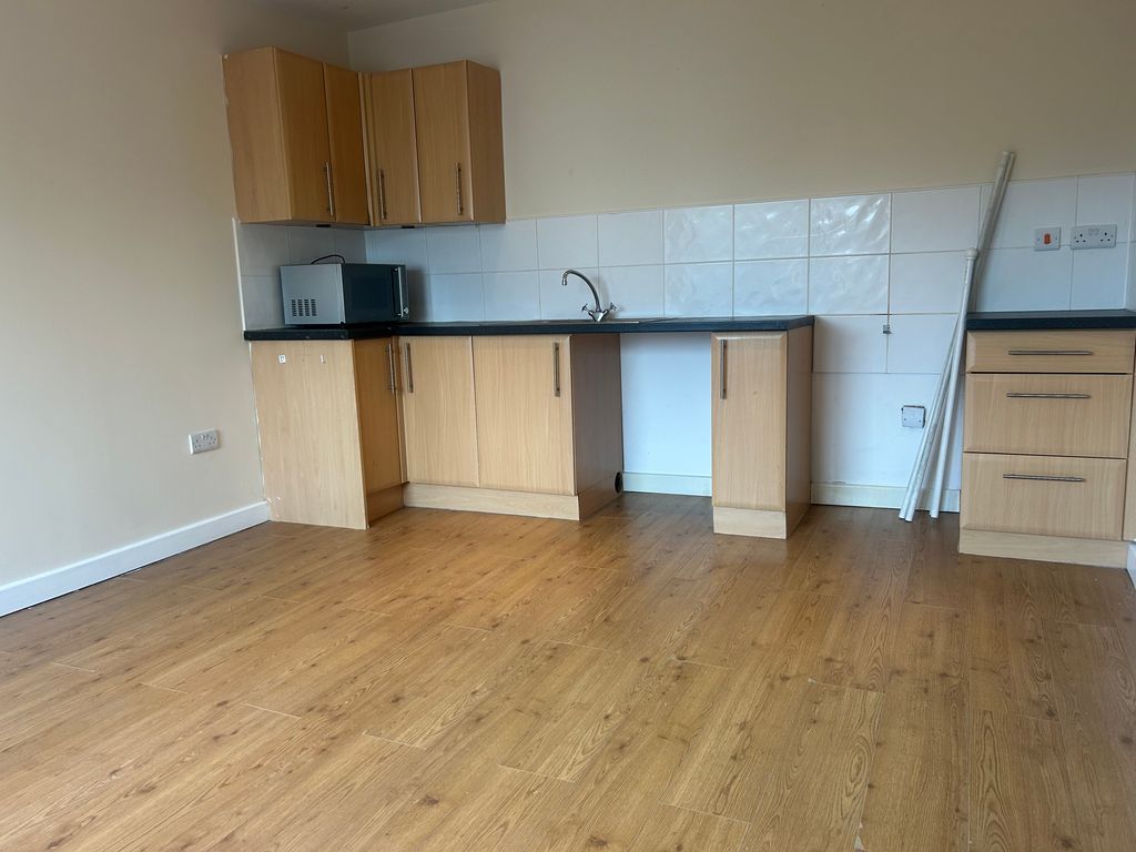 Property photo 2 of 7 Kitchen