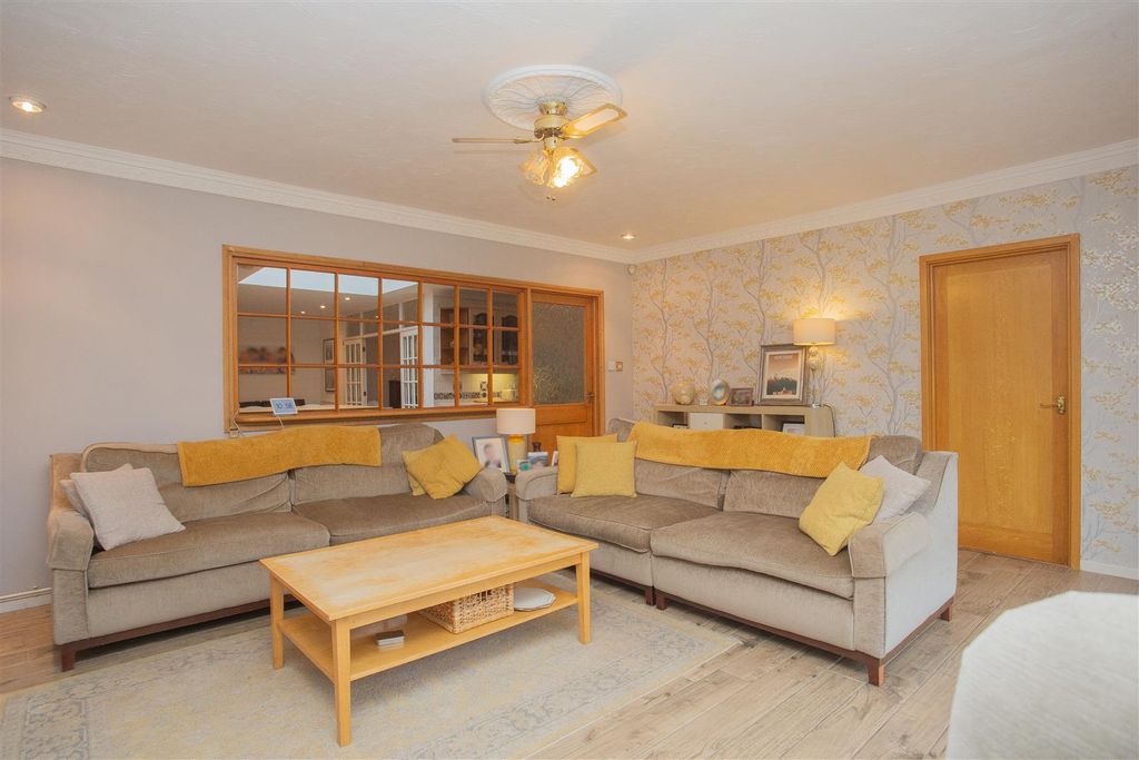 Property photo 3 of 40