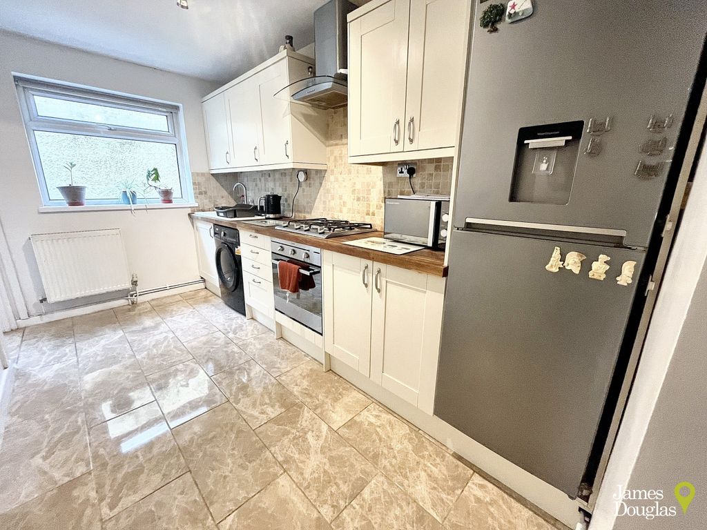 Property photo 2 of 19 Kit1