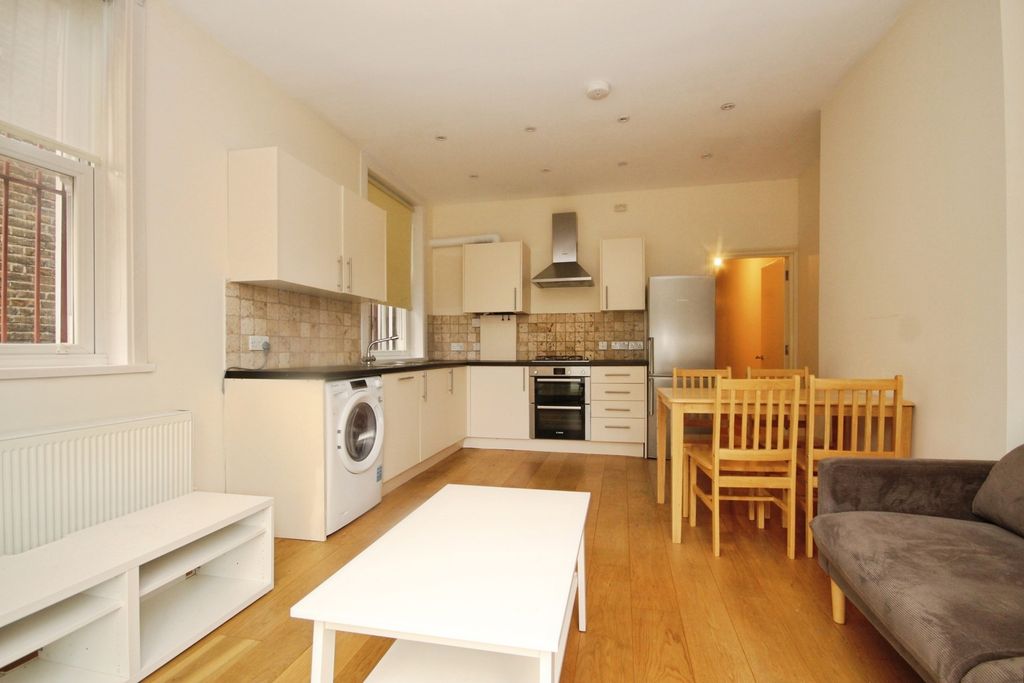 Property photo 1 of 11 Kitchen/Reception