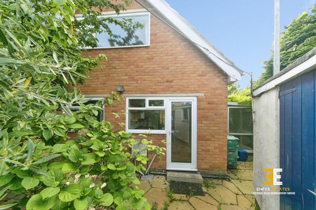 Property photo 2 of 27