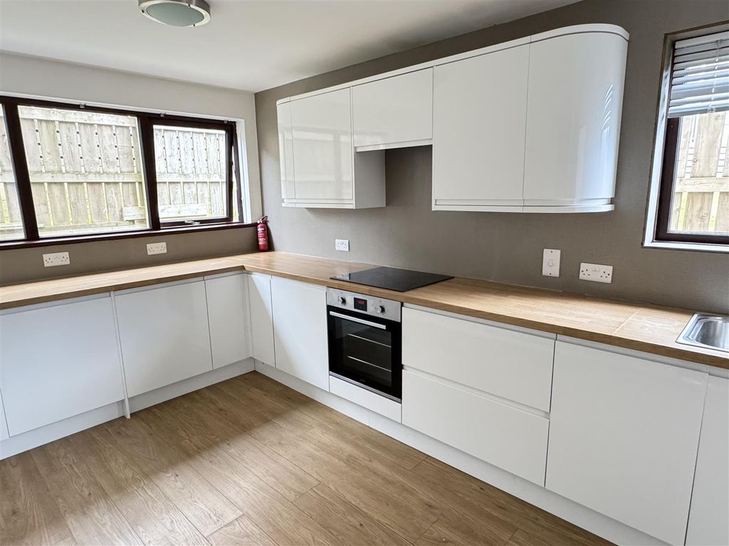 Property photo 2 of 20 Kitchen