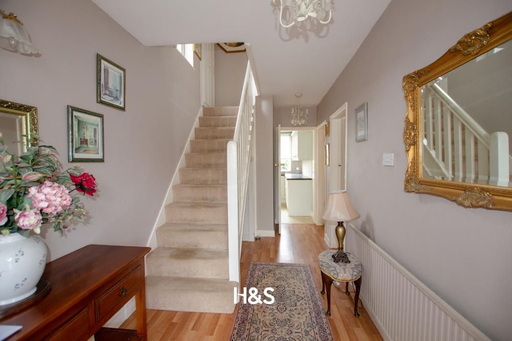 Property photo 3 of 16 18 Wellford - Hall.Jpg