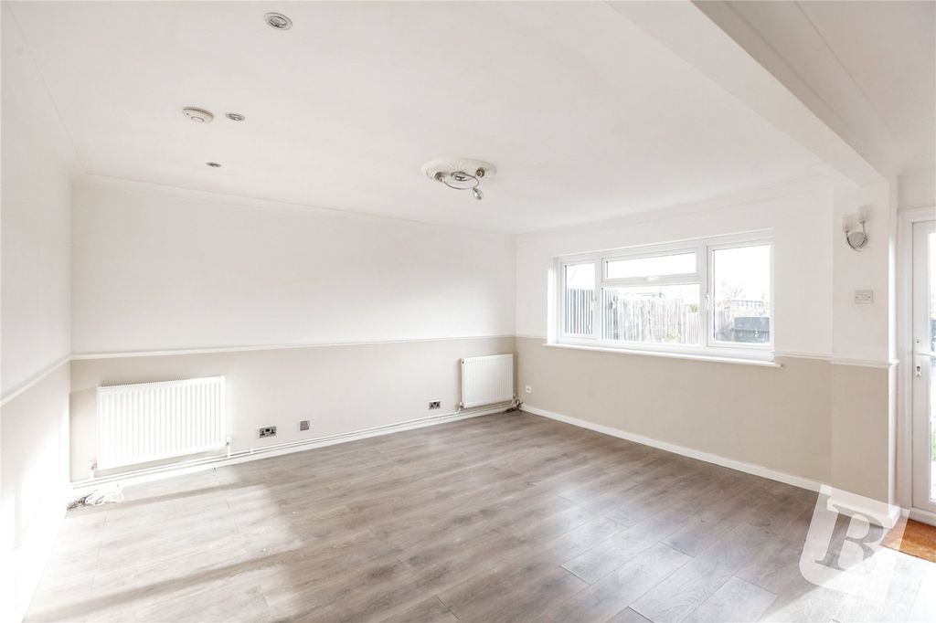 Property photo 3 of 12 Lounge/Diner