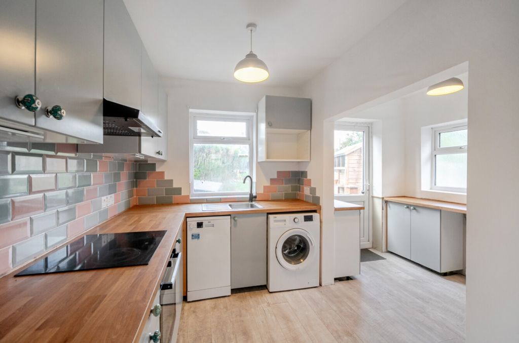Property photo 2 of 15 Sheffields Best Estate Agent