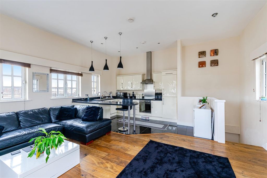 Property photo 3 of 14 Living Area