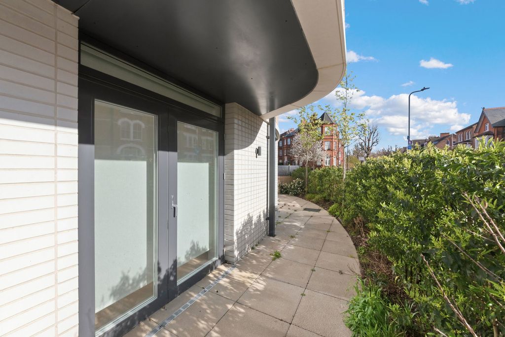 Property photo 3 of 18