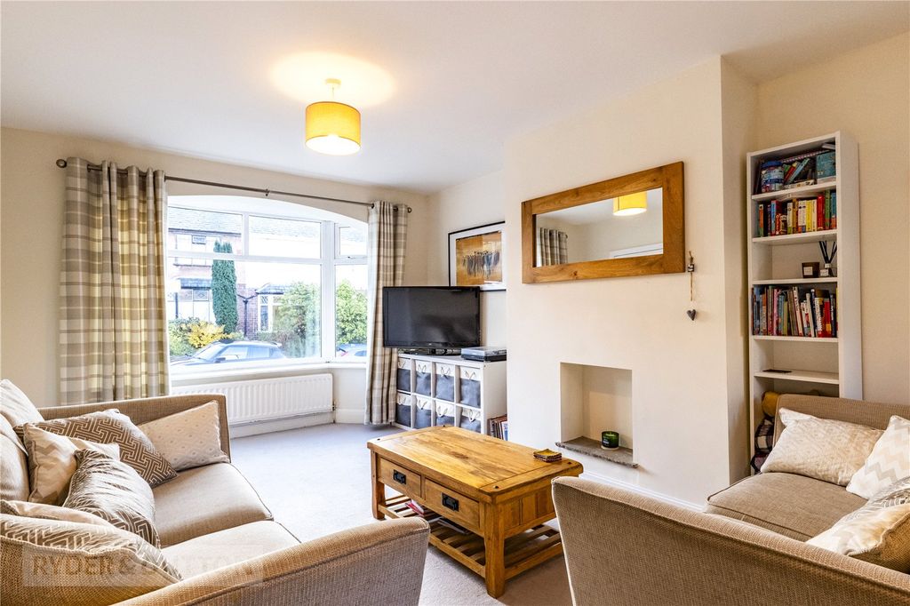 Property photo 3 of 17 Lounge/Diner