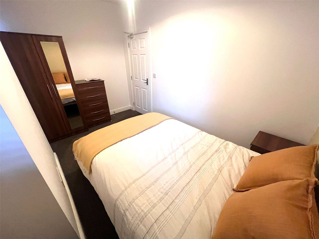 Property photo 3 of 5 Picture No. 10