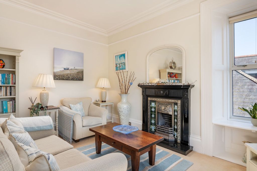 Property photo 2 of 11 43B Clarence Hill, Dartmouth, Living/Dining Room