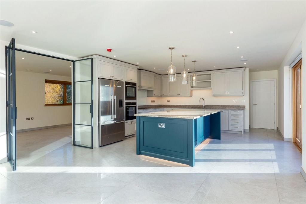 Property photo 2 of 11 Kitchen