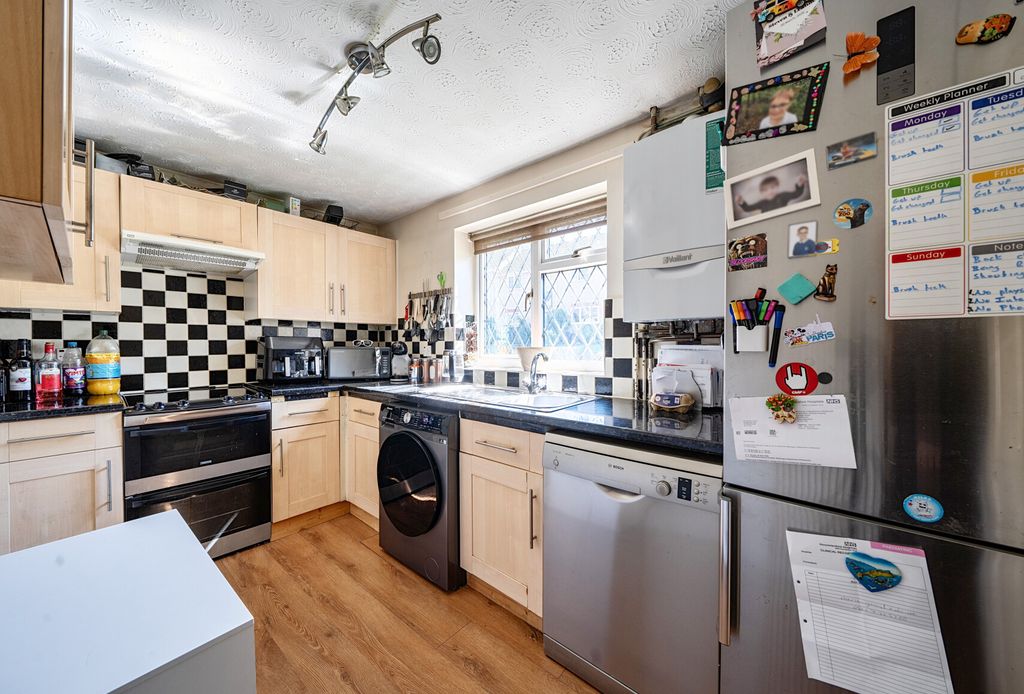 Property photo 3 of 16 1445876-1-69Ea241...