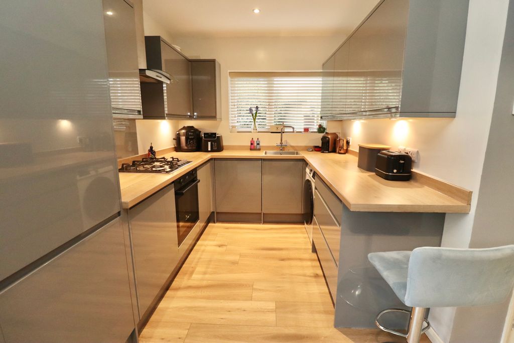 Property photo 3 of 16 Img_6630