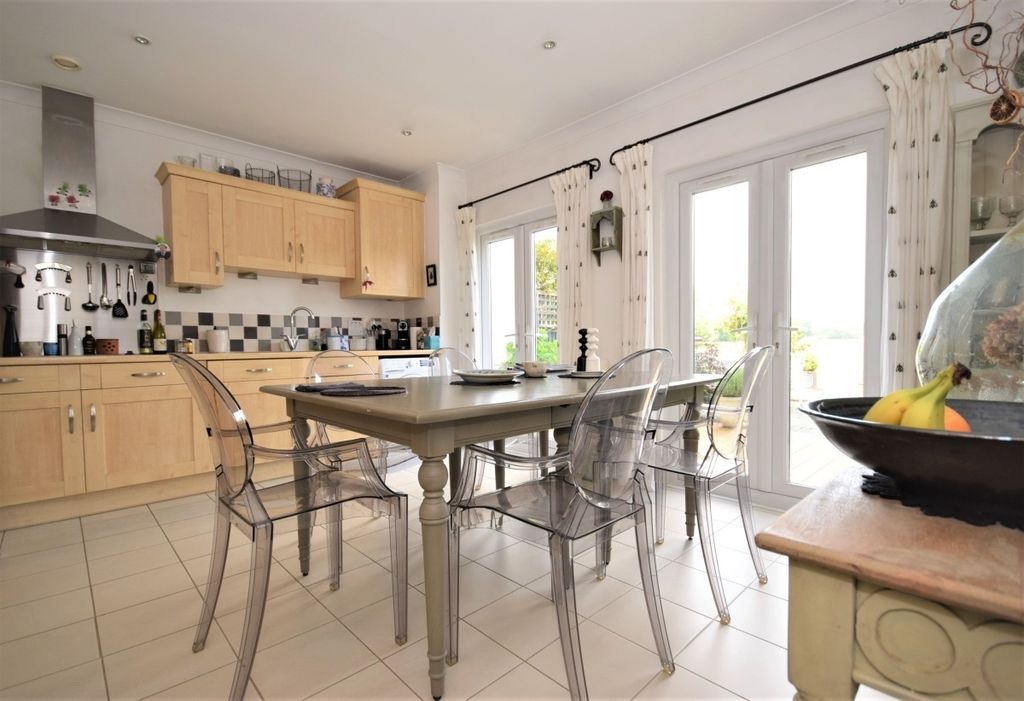 Property photo 2 of 9 2