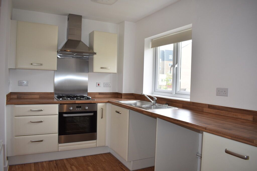 Property photo 2 of 8 Kitchen