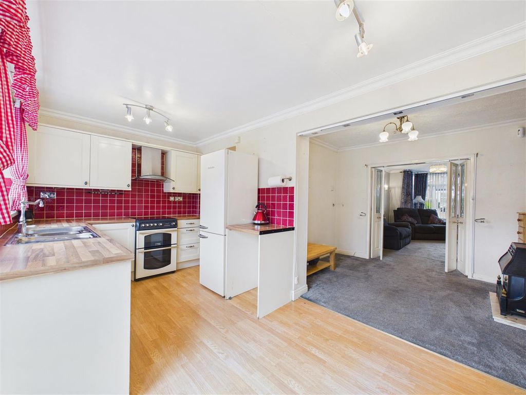 Property photo 3 of 15 Kitchen