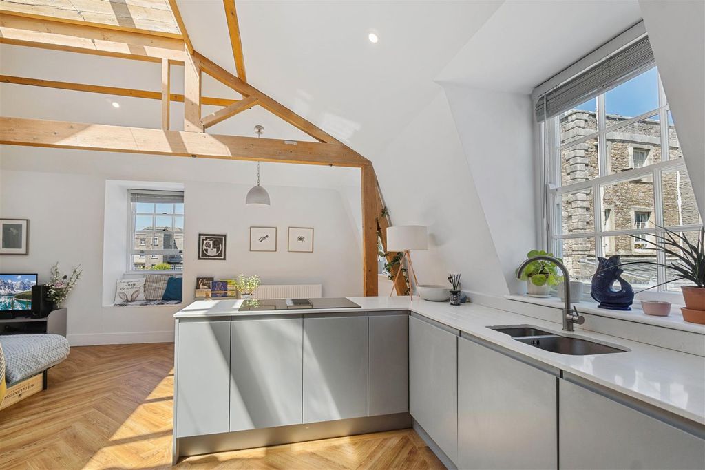 Property photo 3 of 23 Open Plan Living 6