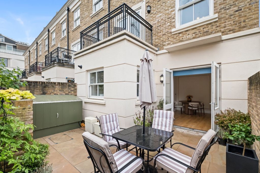 Property photo 2 of 22