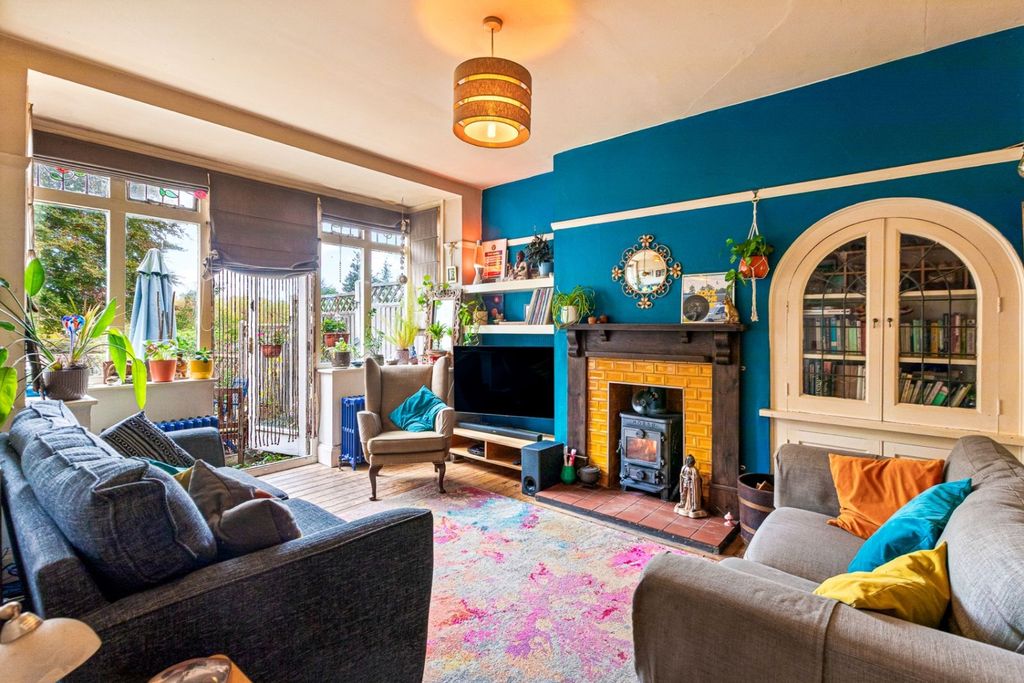 Property photo 3 of 21 Lounge