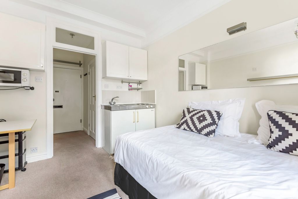 Property photo 3 of 4 Bedroom