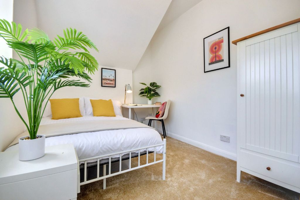 Property photo 3 of 9 Bedroom 2