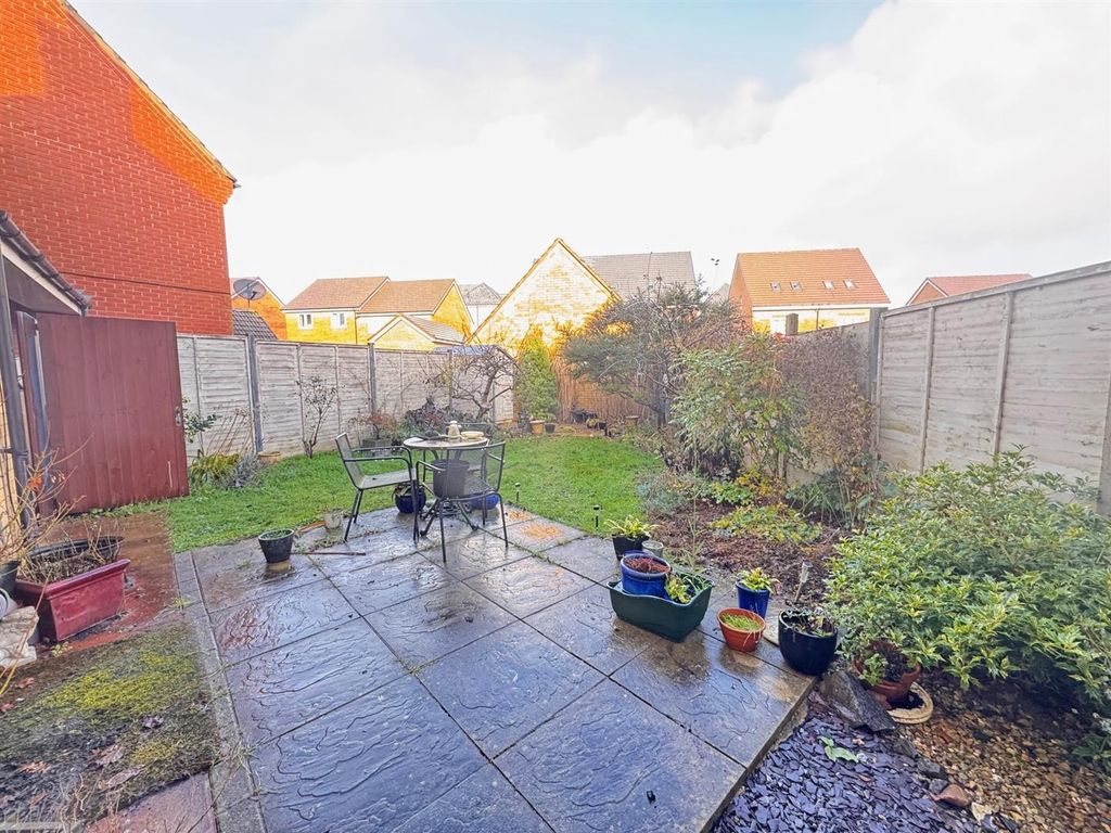 Property photo 2 of 13 Garden