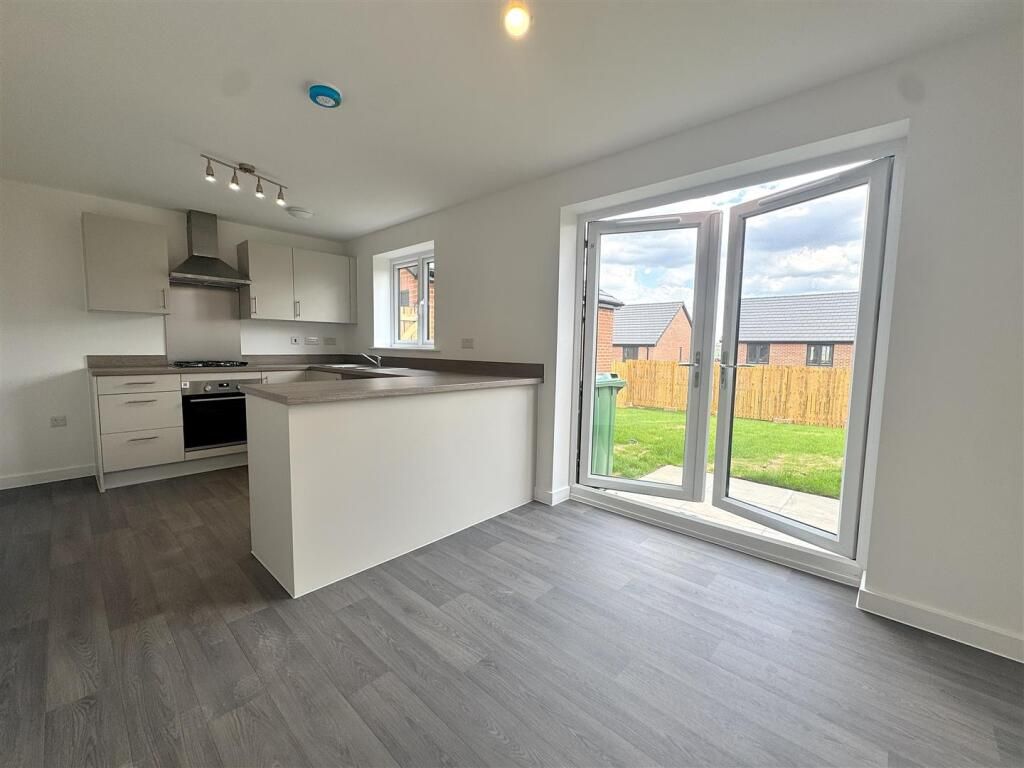 Property photo 1 of 6 Commonwealth Rd