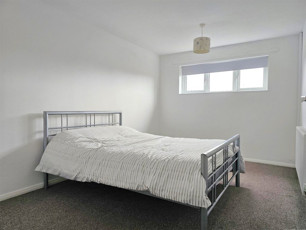 Property photo 3 of 10 Bedroom