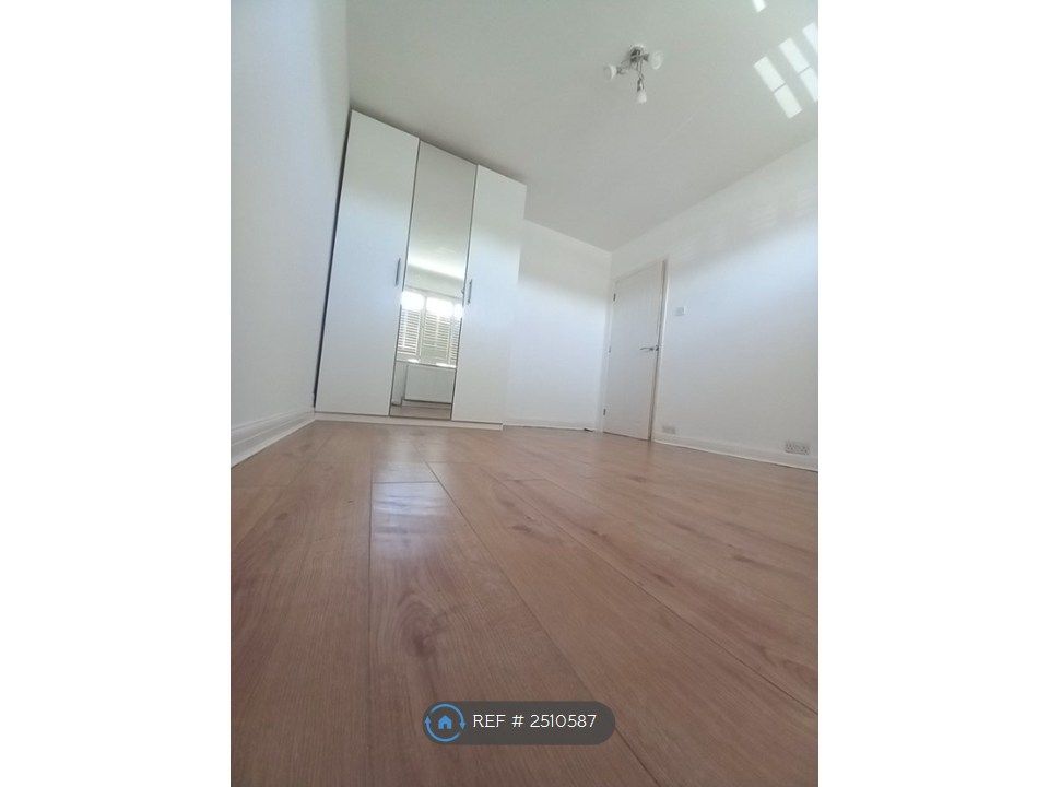 Property photo 2 of 12 Bedroom 1
