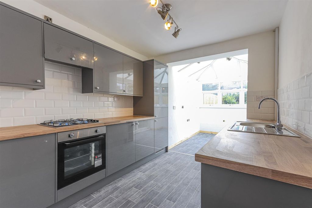 Property photo 2 of 20 Comet Street 33-3.Jpg